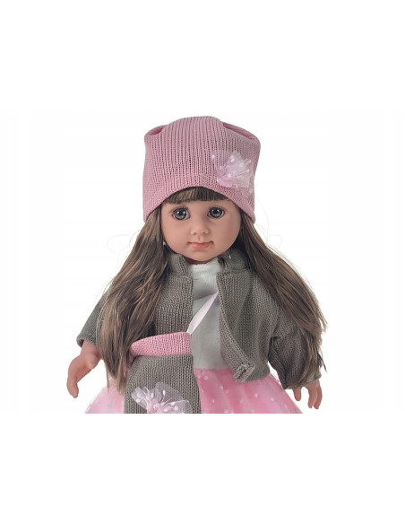 Lalka z długimi włosami w kolorowym opakowaniu